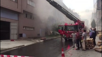 ikitelli - İkitelli Çorapçılar Sanayi Sitesi'nde bir iş yerinde yangın çıktı - İSTANBUL Videosu