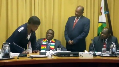 hukumet -  - Zimbabve Devlet Başkanı Mnangagwa'ya Kolera Aşısı Videosu