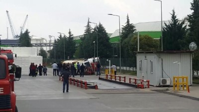 Kocaeli'de tanker devrildi: 1 yaralı