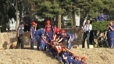 Mersin'de afet tatbikatı gerçeğini aratmadı