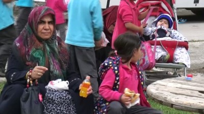 zincirleme kaza -  Velilerin okullarda öğle arası çilesi  Videosu