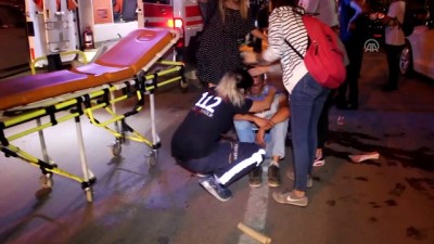 Adana'da trafikte 'yol verme' kavgası: 2 yaralı