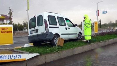  Direksiyon başında kalp krizi geçiren sürücünün kaza anı kamerada 