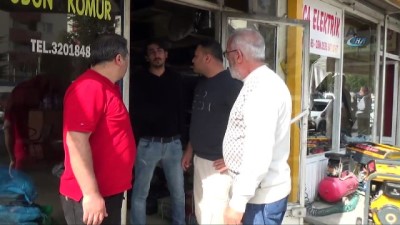 gorgu tanigi -  Filmleri aratmayan hırsızlık...Taşla camını kırdıkları araçtan 11 bin TL çaldılar  Videosu