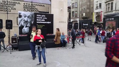 İstiklal Caddesi'nde Ara Güler platformu - İSTANBUL