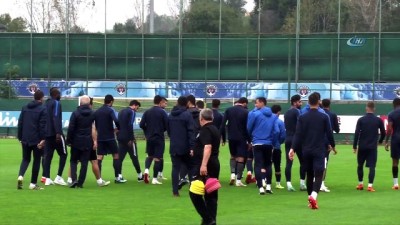 milli mac - Mustafa Denizli: “İyi başlangıcımızı Akhisarspor maçıyla devam ettirmek istiyoruz”  Videosu