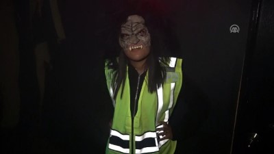 New York metrosunda yolculara Cadılar Bayramı sürprizi 