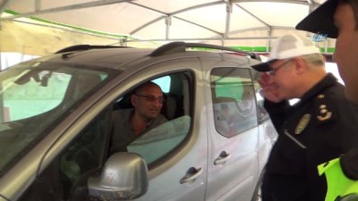  Polisten sürücülere “Yaşam için kısa bir mola” çadırı