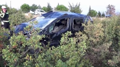 Şarampole devrilen otomobilin sürücüsü öldü - UŞAK 