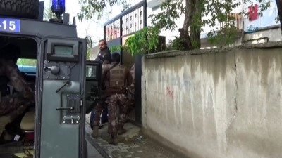 insan tacirleri -  - Ağrı’da bir eve hapsedilmiş 250 kaçak göçmen yakalandı, 10 şüpheli tutuklandı  Videosu