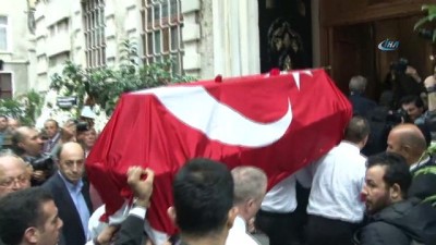  Ara Güler için Beyoğlu Üç Horan Ermeni Kilisesi'nde tören düzenleniyor 