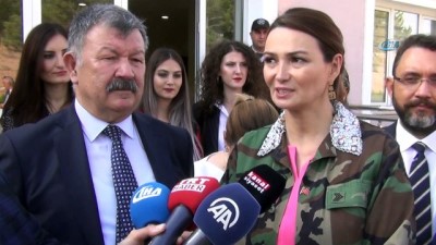terorle mucadele -  Azeri kadın vekil Paşayeva, MPT-76 ile atış yaptı Videosu