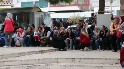 kepce operatoru - İzmir'de tekstil atölyesinin duvarının çökmesi Videosu