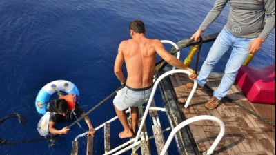 gezi teknesi - 'Param kalmadığı için yüzerek yurt dışına geçmeye çalıştım' - MUĞLA Videosu