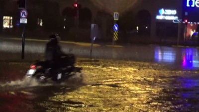 guvenlik onlemi -  Bursa'yı sağanak vurdu, otomobil sürücüsü alt geçitte mahsur kaldı  Videosu