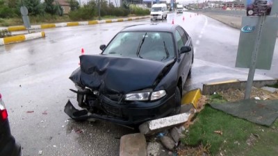 kirmizi isik -  Elazığ’da 3 aracın karıştığı trafik kazası: 4 yaralı Videosu