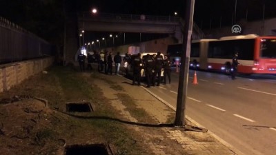 Polis otomobili devrildi: 2 yaralı - İZMİR 