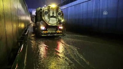 karayollari - Yağıştan dolayı mahsur kalan otomobil kurtarıldı - BURSA  Videosu