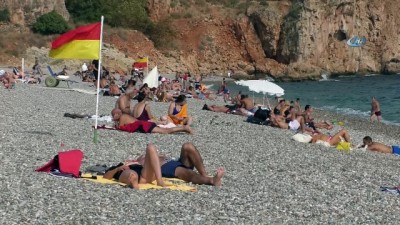 tatil sezonu -  Antalya’da deniz, kum ve güneş sezonu kapanmadı  Videosu
