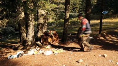 Dağcılar Uludağ'da çöp topladı 
