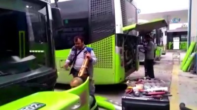  - Kemençeli türkülü otobüs tamiri 