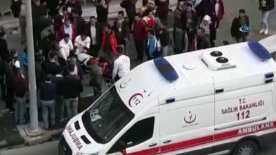 trafik magandasi -  Trafik magandası kaldırımdaki yayayı ezip kaçtı, onlarca çocuk ezilmekten son anda kurtuldu  Videosu