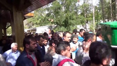 balik tutma - Aksaray'da barajda boğulan 3 arkadaş defnedildi  Videosu