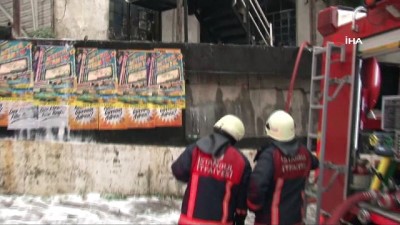 eglence mekani -  Beyoğlu’nda kullanılmayan eğlence mekanı alev alev yandı  Videosu