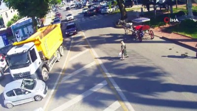 dikkatsizlik -  Bursa’da MOBESE kameralarına yansıyan ilginç kazalar Videosu