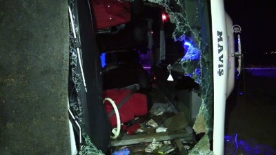 yolcu otobusu - Diyarbakır'da yolcu otobüsü devrildi: 30 yaralı Videosu