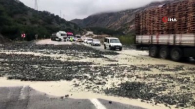 trafik yogunlugu -  Malatya- Adıyaman yolunda heyelan Videosu