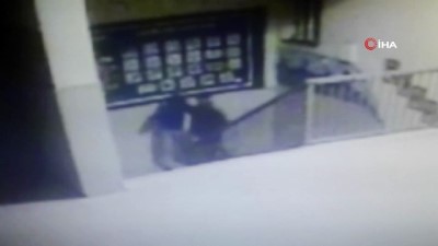 Okula girip müdürün bilgisayarını çaldılar... Çocuk hırsızlar güvenlik kameralarına yakalandı 