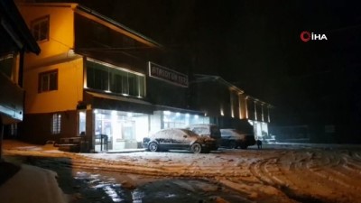 kar kalinligi -  Zigana’ya yılın ilk karı düştü  Videosu