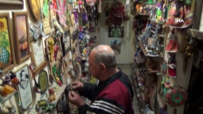 oyuncak muzesi -  80 yaşındaki Erdem Erozan evinin duvarlarını 56 yıldır biriktirdiği oyuncaklarla donattı Videosu
