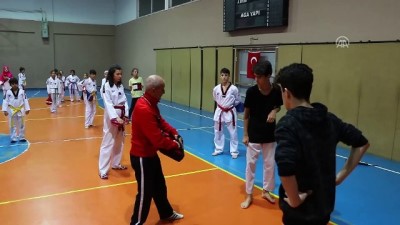 milli sporcu - Aile ortamında tekvando öğretiyorlar - TEKİRDAĞ  Videosu