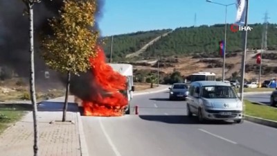 yangina mudahale -  Aracına müdahale eden sürücünün tüpü bitti, hiç bir sürücü yardım için durmadı Videosu