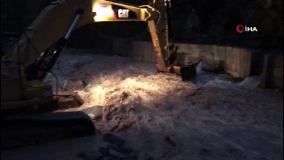  Çukurca'nın Çığlı köyünde aşırı yağışlar derenin taşmasına neden oldu 