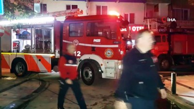  Mahalle halkı yangına uyandı 1 kişi yaralandı 