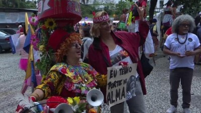 asiri sagci - Brezilya: Seçimlerdeki aşırı sağcı aday Bolsonaro'ya karşı 'palyaço yürüyüşü' yapıldı  Videosu