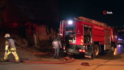 saglik ekibi - Sultanbeyli’de gecekondu alev alev yandı  Videosu