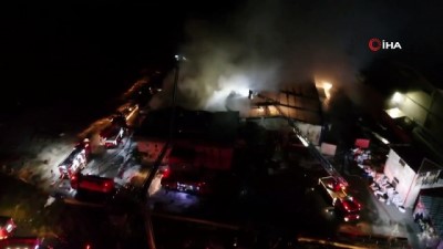  Tekstil Atıklarının bulunduğu fabrikadaki yangın havadan görüntülendi 