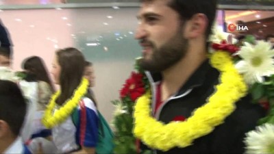 altin madalya - Güreş Milli Takımı İstanbul’a geldi Videosu
