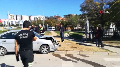  İki otomobil kavşakta birbirine girdi: 5'i çocuk 6 yaralı