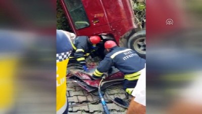 Rize'de kamyonet şarampole yuvarlandı: 2 yaralı 