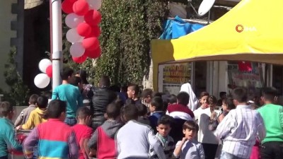  Suriyeli çocukların balon izdihamı 