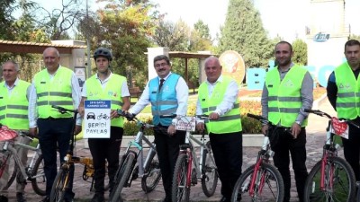kalp sagligi -  Belediye meclis üyeleri meclis toplantısına bisikletle gittiler  Videosu