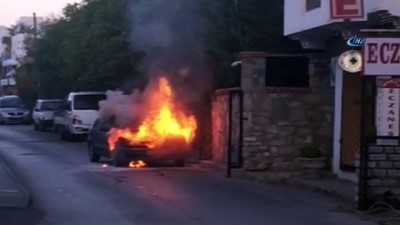 kamera -  Bodrum’da park halindeki otomobil alev alev yandı  Videosu