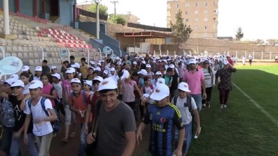 cuval yarismasi - Dünya Yürüyüş Günü'nde 10 bin adım attılar - MARDİN  Videosu