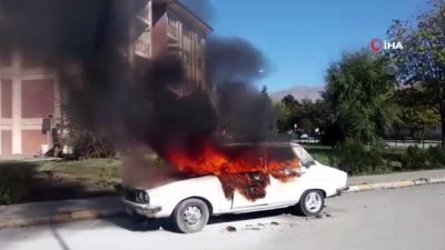 yangin tupu -  Erzincan'da park halindeki otomobil alev alev yandı  Videosu