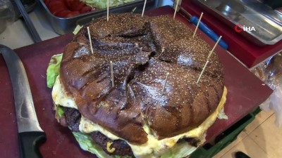 hamburg -  İzmir'de 5 kiloluk dev hamburger  Videosu